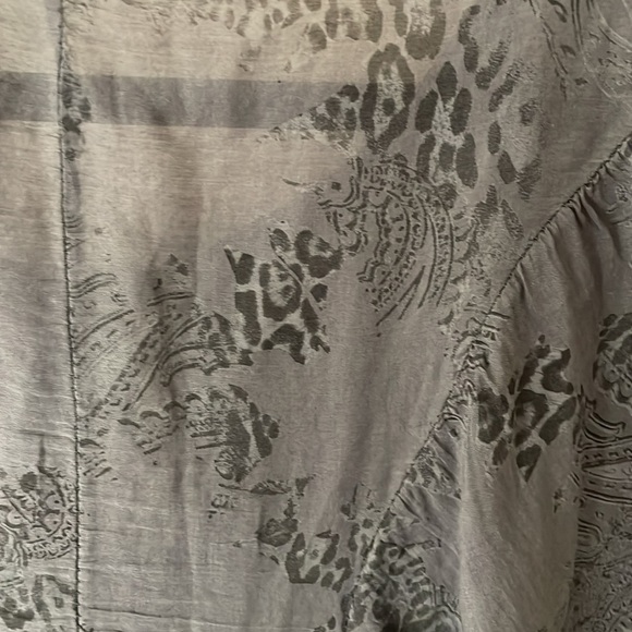 100% Silk Made in Italy Blouse Tunic Dolman Sleeve Dark Grey Animal Print M - Picture 5 of 6